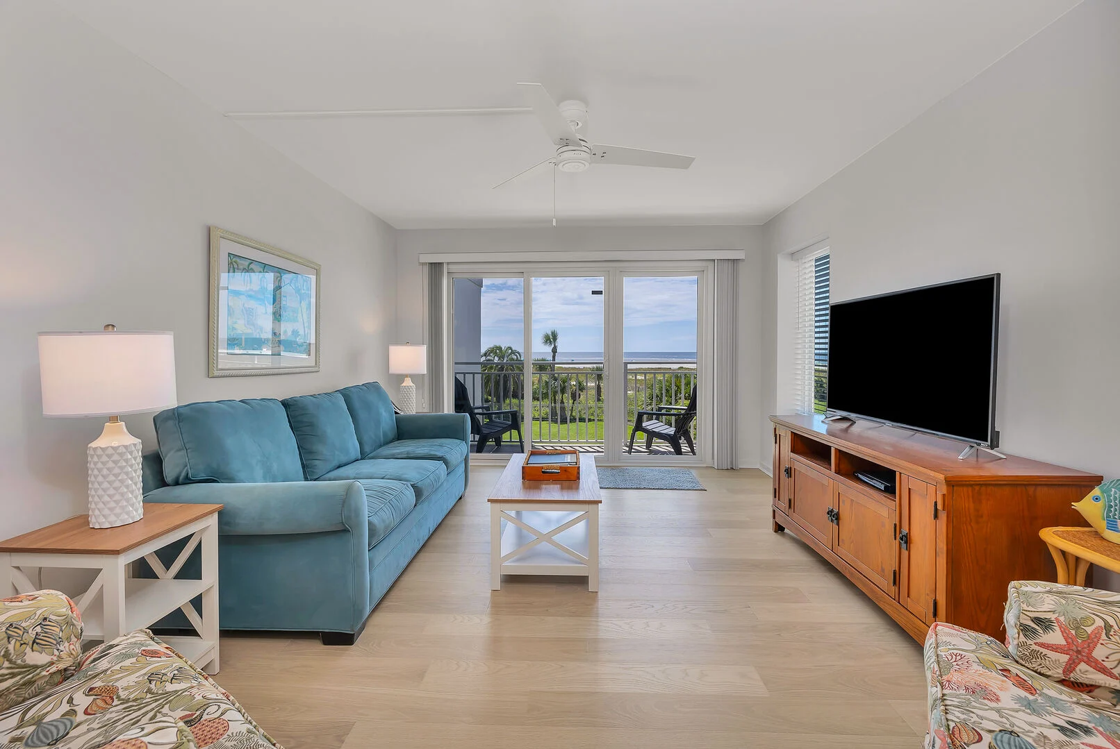 Beach Club 230 Living Room