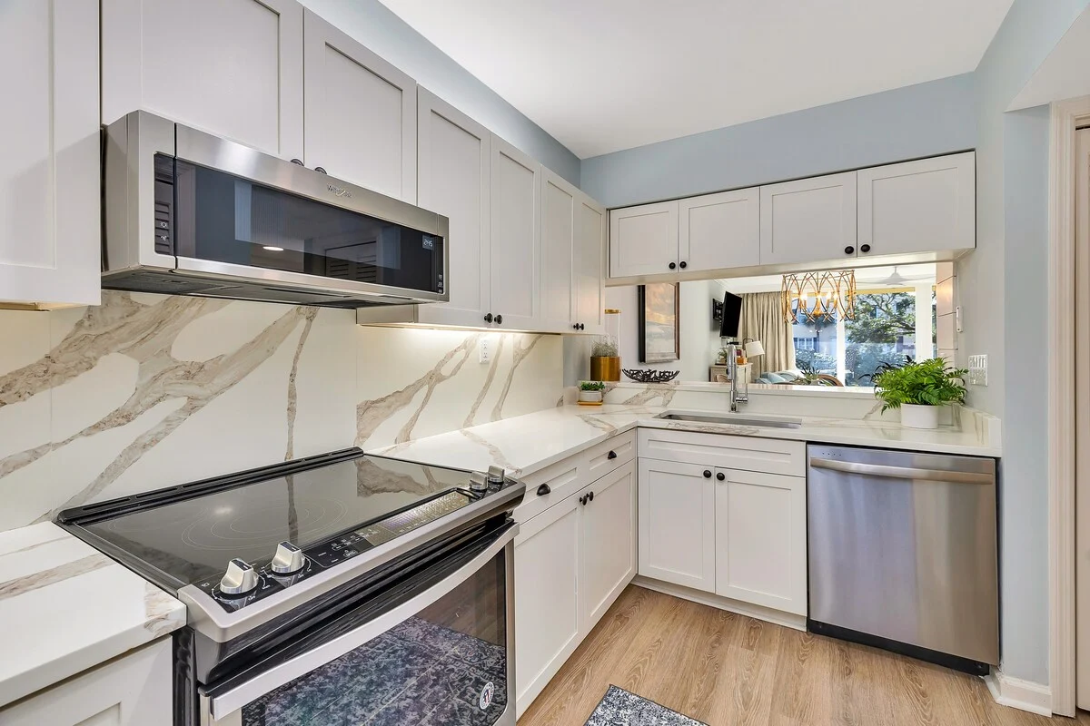 King and Prince 176 Kitchen
